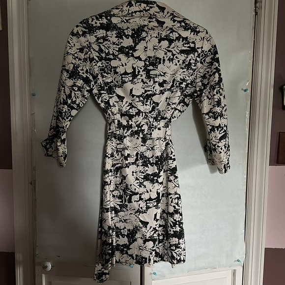 Forever twentyone b/w hibiscus patterned Trench Coat - Picture 2 of 5